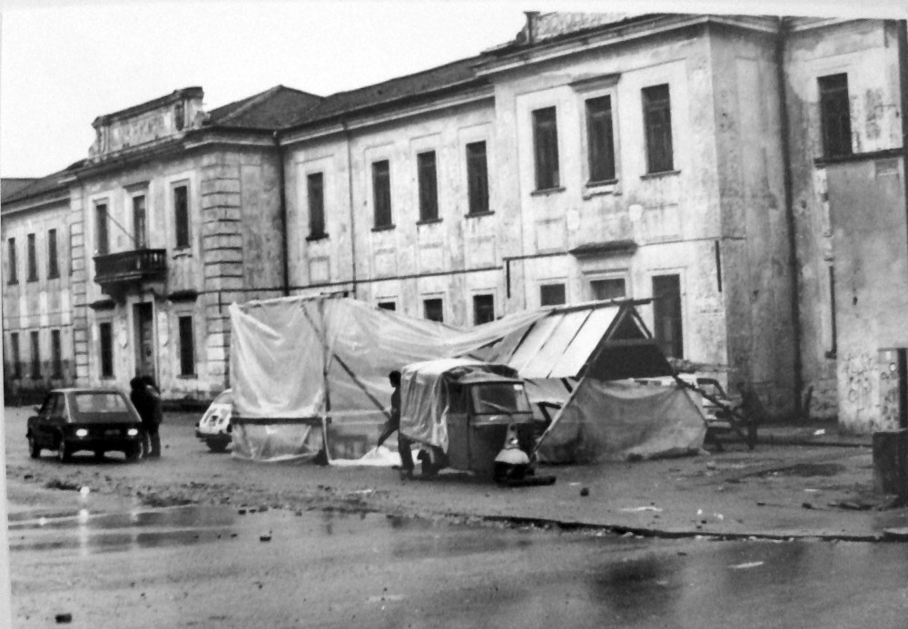 scuola_accampamento_terremotati1980