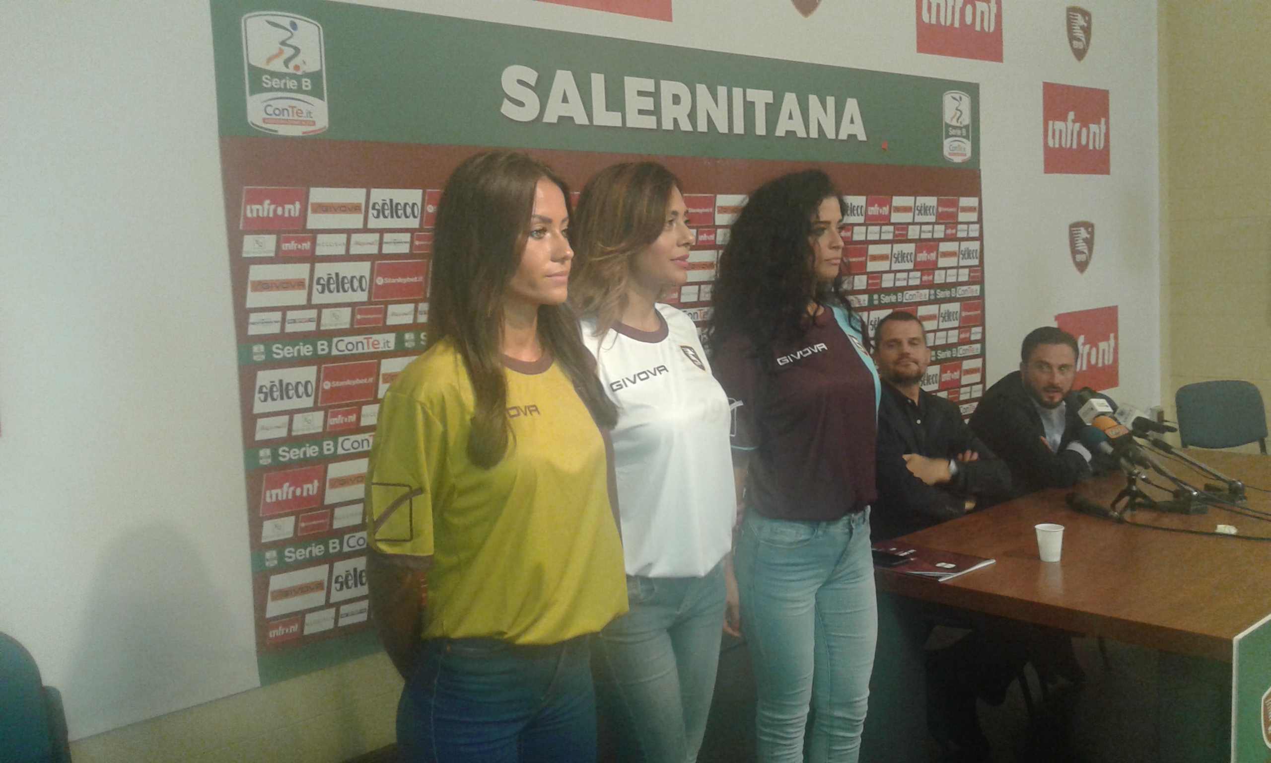 presentazione maglie 02